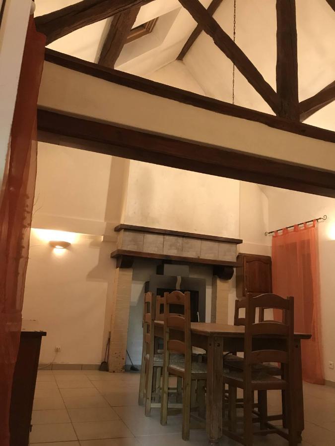 Le Tacheron Saint-Sernin-du-Plain Bagian luar foto